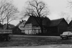 Schulhaus-vom-Lindenberg-aus_2_Lücke