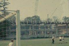 Bau-Sportzentrum-mit-Fußballjugend